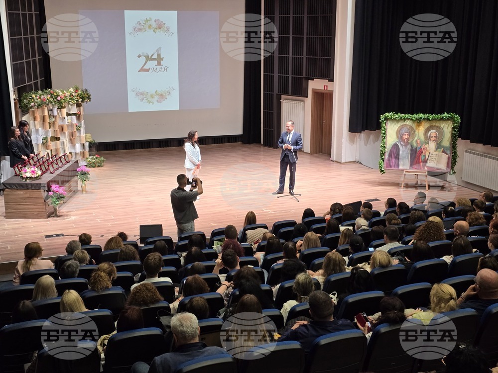 Ученици, учители и културни дейци бяха наградени от кмета на Община Враца по повод 24 май