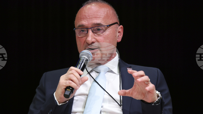 За държавите членки на Европейския съюз териториалната цялост на Гренландия е безспорна, каза хърватският външен министър в интервю