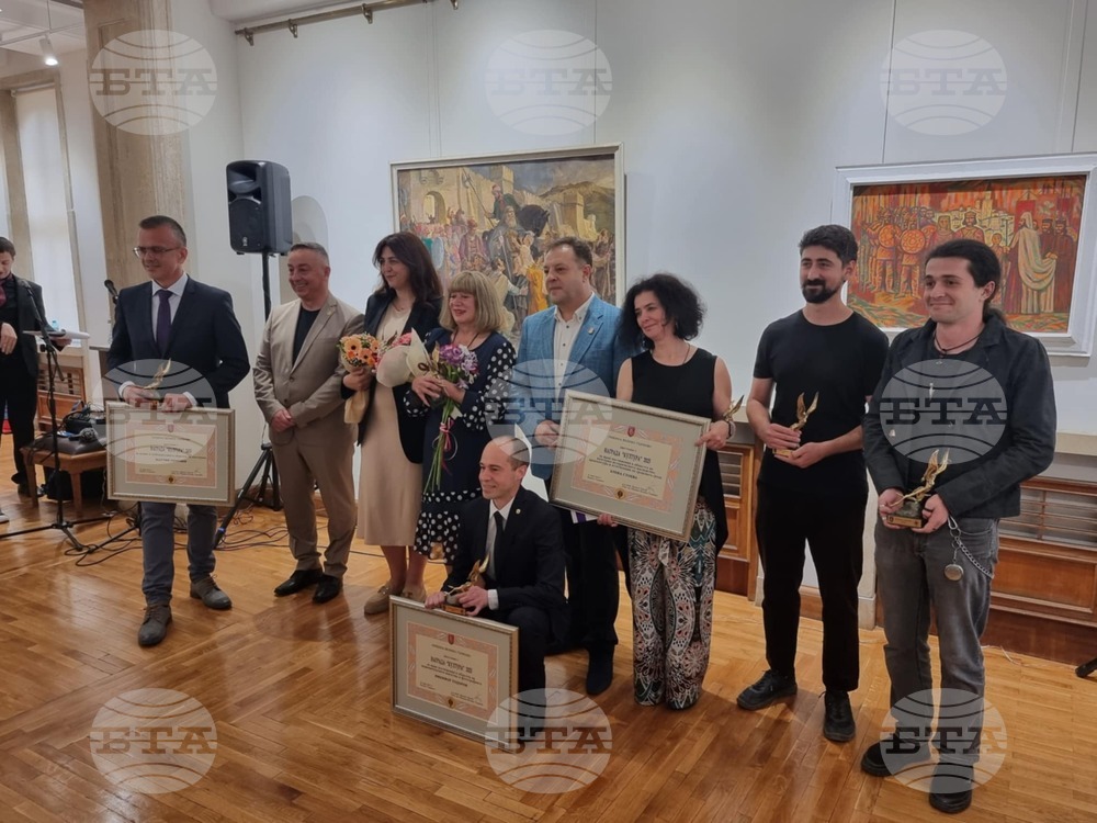 Във Велико Търново връчиха наградите „Култура“, кметът Даниел Панов съобщи, че градът ще кандидатства за Европейска столица на културата за 2032 година