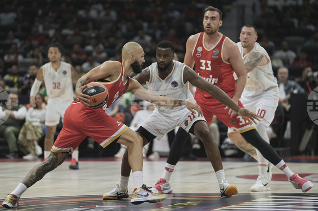 Олимпиакос е близо до подновяването на договора на сръбския център Никола Милутинов