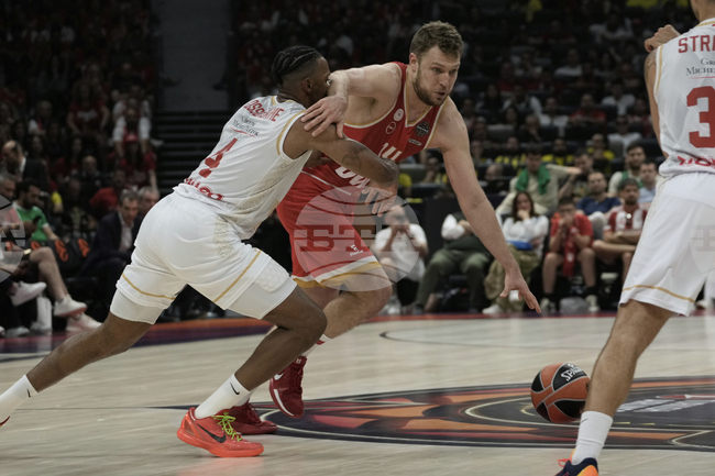 Александър Везенков вкара 17 точки при загубата на Олимпиакос от Монако в Евролигата