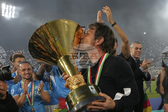 Аурелио де Лаурентис предлага подобрен договор на Антонио Конте, за да остане в Наполи