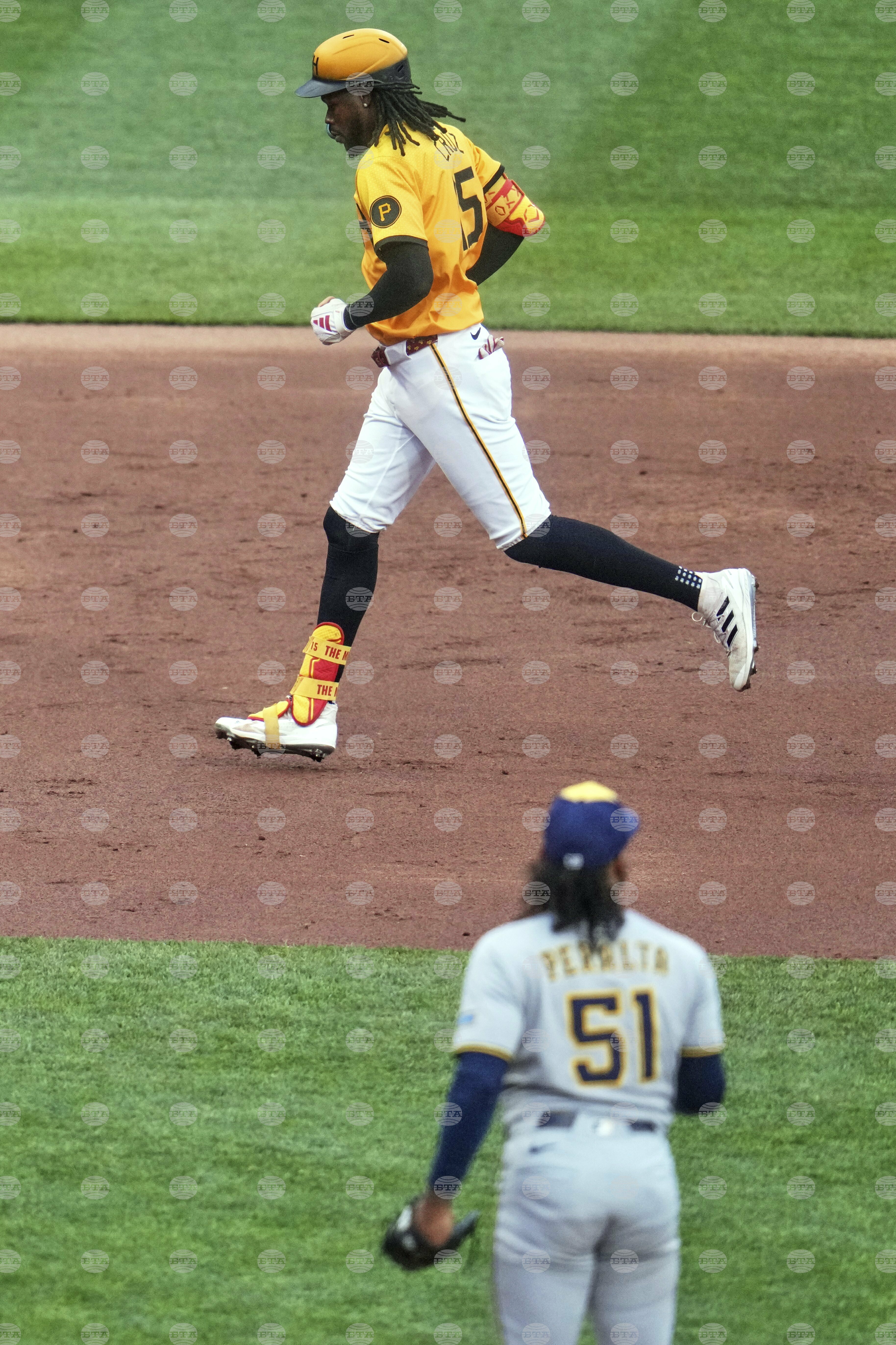 Brewers Pirates Baseball