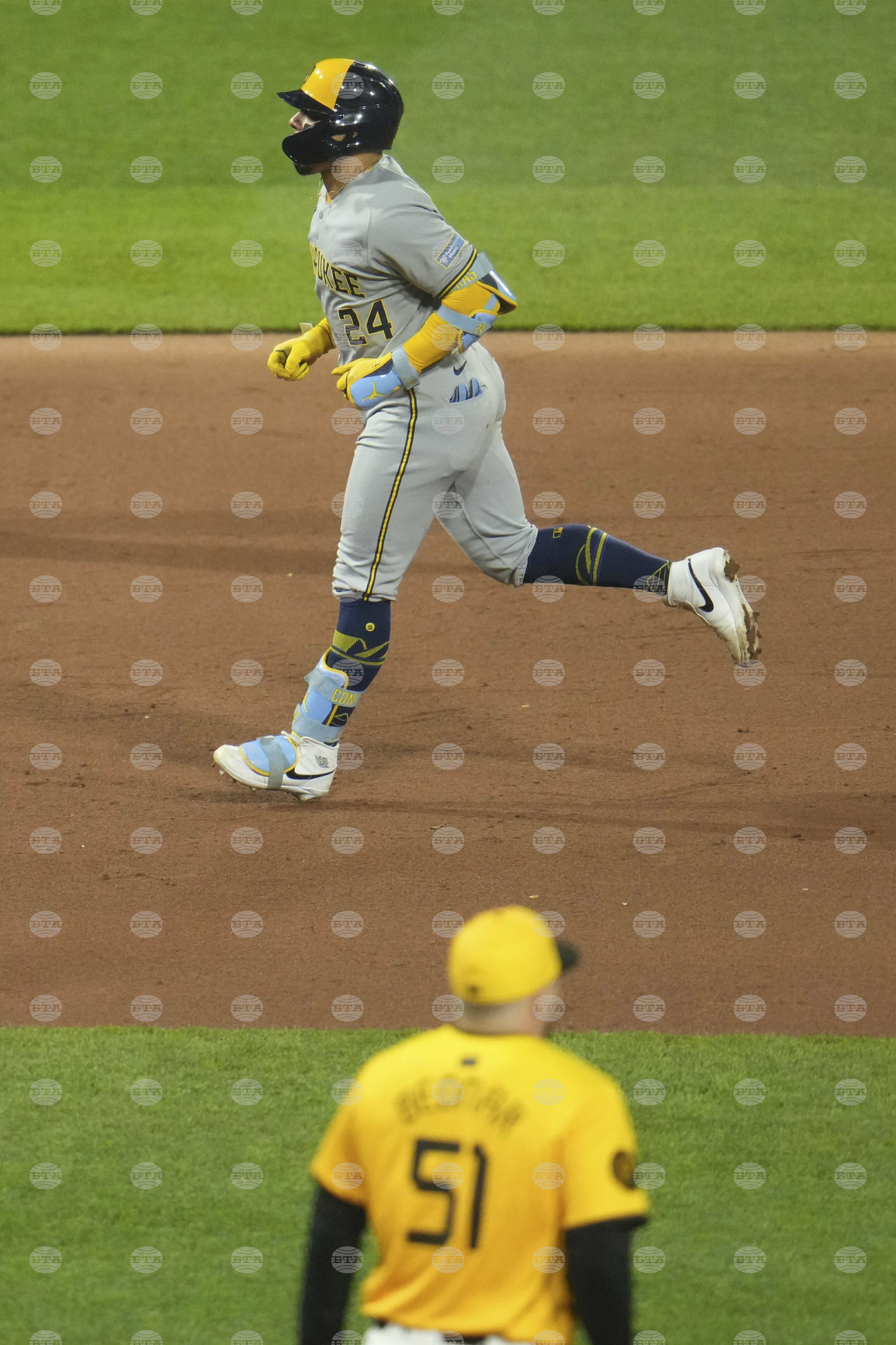 Brewers Pirates Baseball