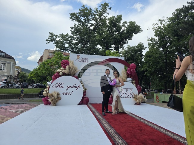 Средно между 1800 и 2000 лева струва подготовката на един абитуриент в Сливен