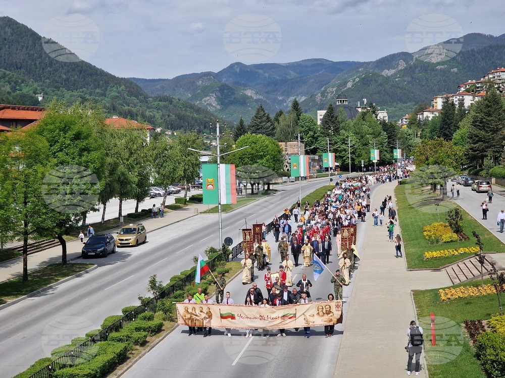 Кметът на Смолян Николай Мелемов награди 35 просветни и културни дейци с годишната награда на Общината