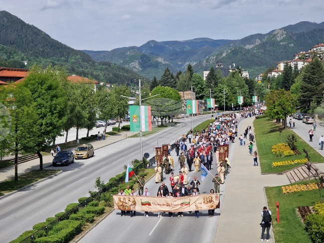 Кметът на Смолян Николай Мелемов награди 35 просветни и културни дейци с годишната награда на Общината