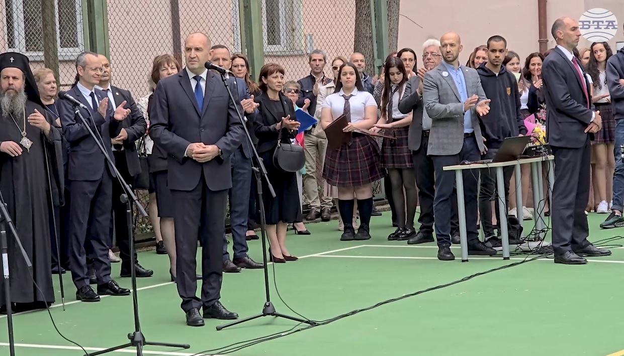 Продължавайте да пазите традициите на българщината и заветите на нашите предци, заяви президентът Румен Радев в Благоевград