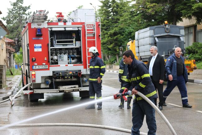 ОА Русе: Обстановката в село Мечка се нормализира постепенно след снощните интензивни дъждове и градушка