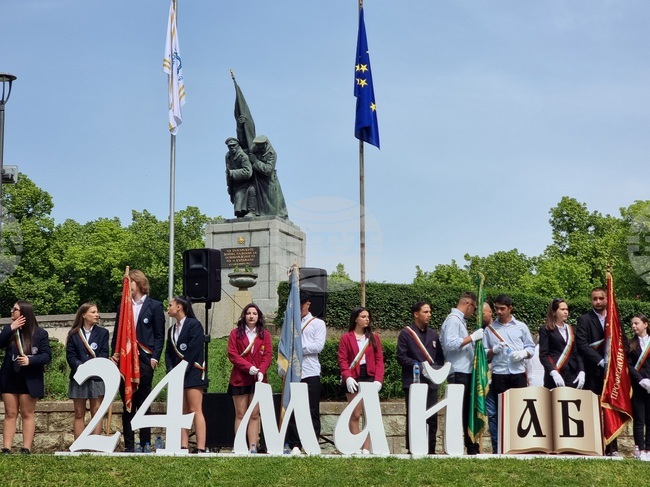 Кърджалийци отбелязаха 24 май с шествие, общоградско тържество и трима носители на стипендия „Кърджали“