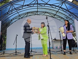 Ловеч - 24 май - Награда барелеф „Св. св. Кирил и Методий“