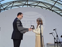 Ловеч - 24 май - Награда барелеф „Св. св. Кирил и Методий“