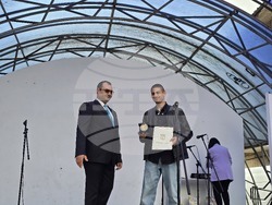 Ловеч - 24 май - Награда барелеф „Св. св. Кирил и Методий“