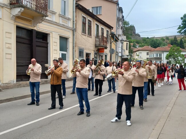 С шествие и празничен концерт в Белоградчик отбелязаха 24 май