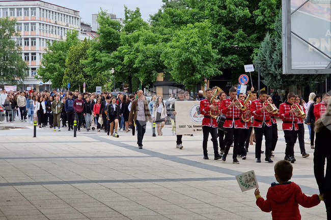Монтана отбеляза 24 май с шествие, концерт и награждаване на изявени дейци на образованието и културата