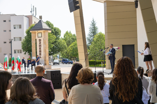 Джебел празнува 24-ти май