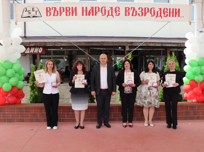 Кметът на община Ардино инж. Изет Шабан отличи 5-ма просветни и културни дейци по повод 24 май