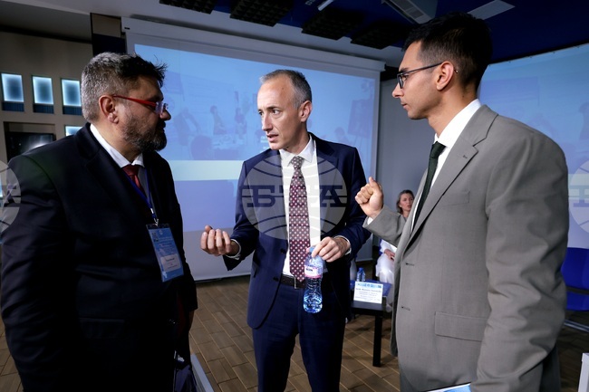 Средствата, вложени в образование и наука, са с най-висока обществена възвръщаемост, каза министър Красимир Вълчев