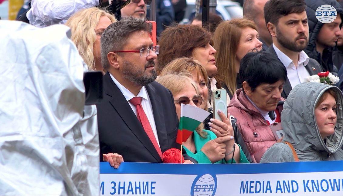 С празнично шествие и тържествена церемония бе отбелязан 24 май в София