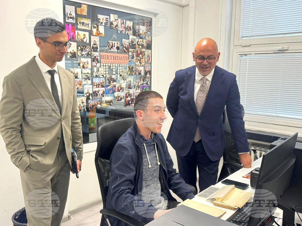 БТА - Двадесета Световна среща на българските медии - разглеждане на сградата на БТА 