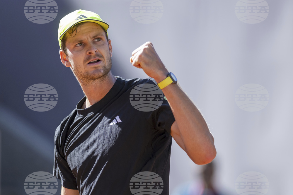 Хуберт Хуркач елиминира шампиона от 2014 година Роберто Баутиста Агут в първия кръг на турнира по тенис в Хертогенбош