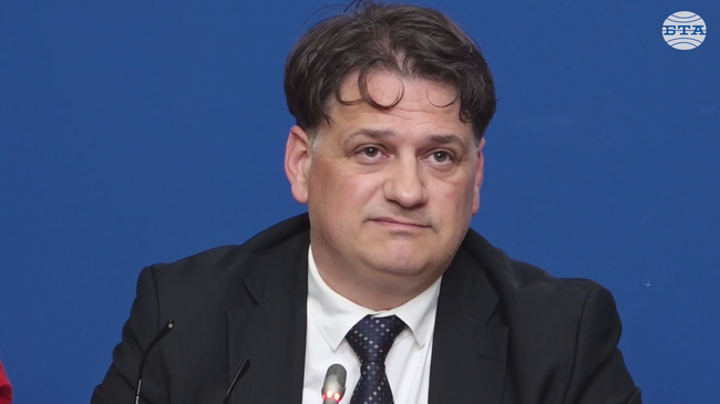 Въпросът е кой контролира чистотата в медийната среда, както и грамотността, каза министърът на културата Мариан Бачев