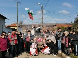 Снимка: Община Ловеч - В ловешкото село Слатина с парад на винопроизводителите и зарязване на лозе отбелязаха Трифон Зарезан