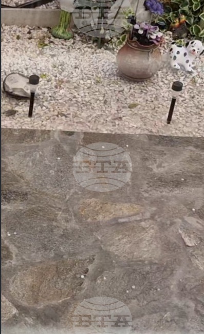 Сформиран беше екип от специалисти, които да извършат огледи в старозагорските села, засегнати от градушка вчера