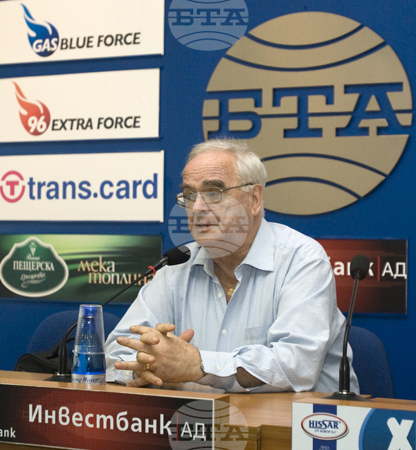 Акад. Ангел Гълъбов - лекар вирусолог и учен