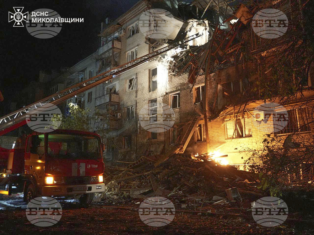 Най-малко 8 души загинаха и десетки бяха ранени тази нощ при руски въздушни удари в различни части на Украйна