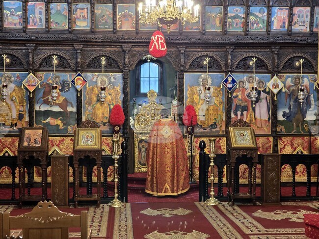 Тържествена света литургия събра десетки миряни днес в църквата "Свети Димитър“ в Сливен