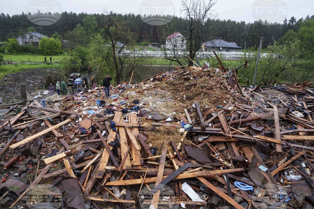 Укринформ: Двама души загинаха и 15 души са ранени при експлозии край украинския град Житомир