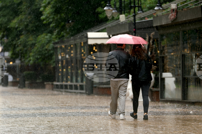 Eurobarometer: 24% Expect Bulgaria's Economic Situation to Be Better, 32% Foresee Worse in Next 12 Months