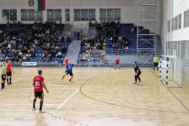 Старши треньорът на Шумен 61 Никола Карастоянов е доволен от всички играчи при победата над Локомотив Горна Оряховица