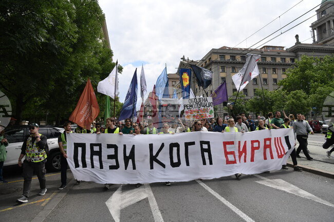 Деканът на Аграрния факултет в Белград поиска институциите да изяснят твърдения, че студентка е малтретирана от полицаи 