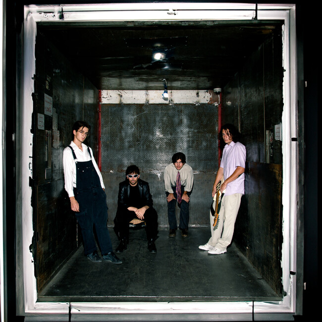 Ouch Blanket дебютира с песен за онези, които с присъствието си могат да донесат дъжд в слънчев ден