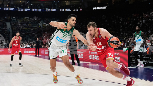 Олимпиакос с Александър Везенков се наложи над лидера в Евролигата Апоел Тел Авив