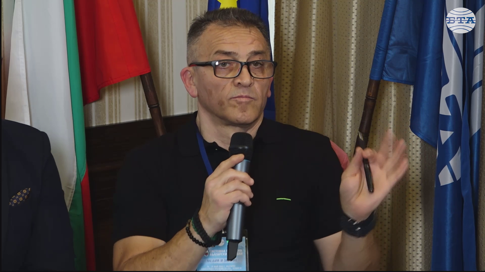 България не се представя и рекламира в Америка, каза главният редактор на "BulgariCa" в САЩ Евгени Веселинов България не се представя и рекламира в Америка, каза главният редактор на "BulgariCa" в САЩ Евгени Веселинов