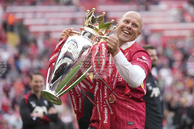 Арне Слот е обявен за мениджър на сезона в Англия