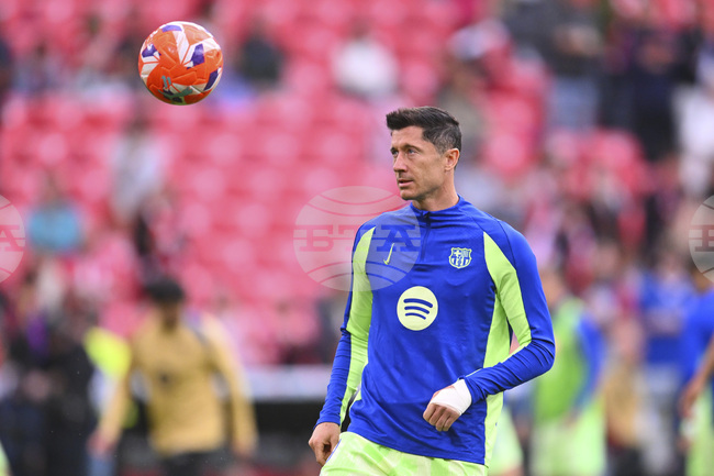 Роберт Левандовски получи контузия на лявото бедро, под съмнение е за старта на сезона