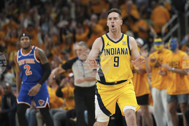 Ти Джей МакКонъл няма да играе поне месец заради контузия