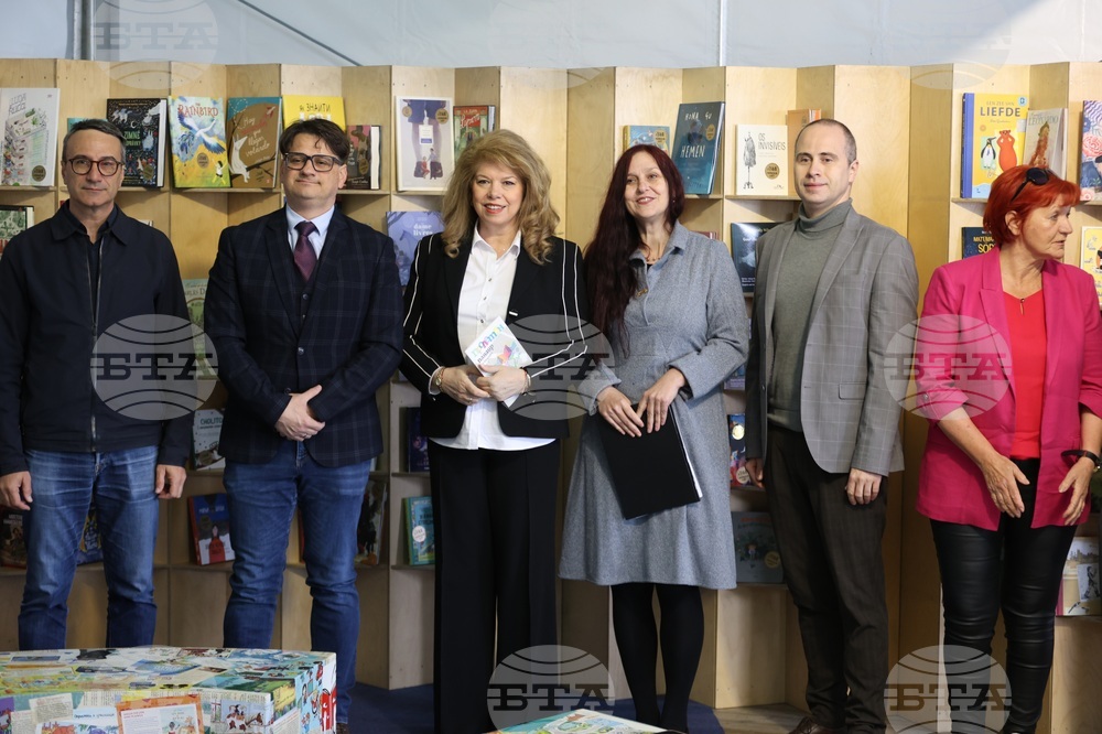 Пролетният панаир на книгата бе открит пред Националния дворец на културата