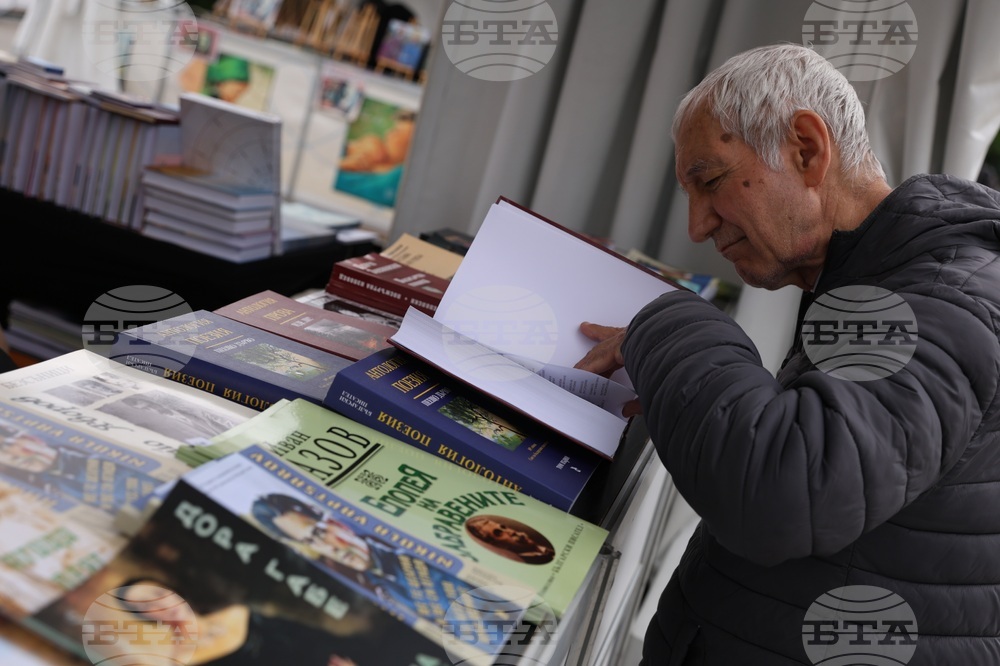 Александър Секулов, Кристофър Бъкстон и Радина Минчева ще се срещнат с читатели на Пролетния панаир на книгата днес