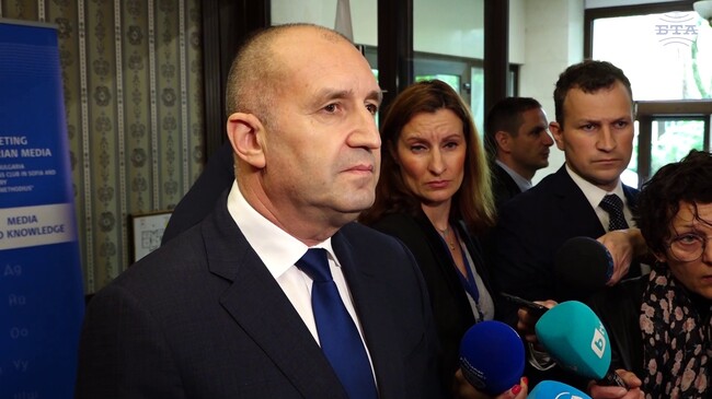 Ако някой дължи отговори на българския народ за еврото, това са тези, които подадоха искане за извънреден конвергентен доклад, заяви президентът Радев