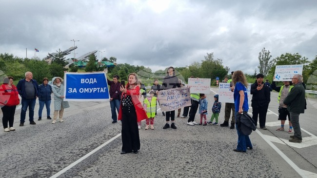 Протестиращи блокираха главния път София – Варна край Омуртаг 