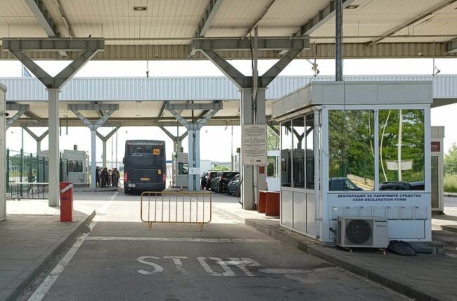 Редица нарушения на установиха Министерството на туризма, КЗП и други органи при проверки по границата с Турция на организирани превози