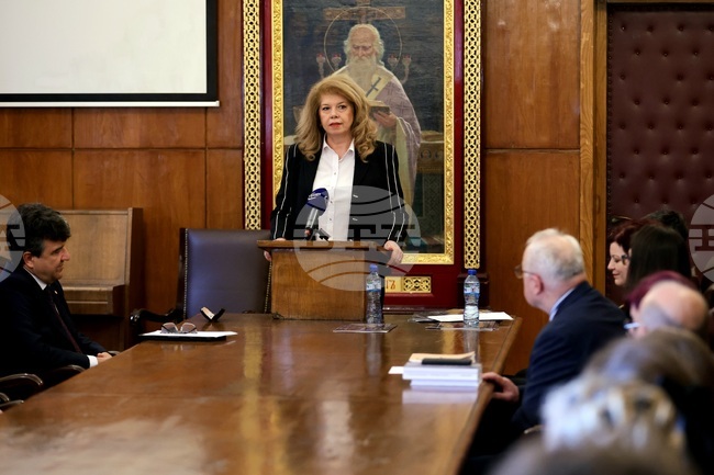 Живеем във време, изпълнено с противоречия, каза вицепрезидентът Илияна Йотова 