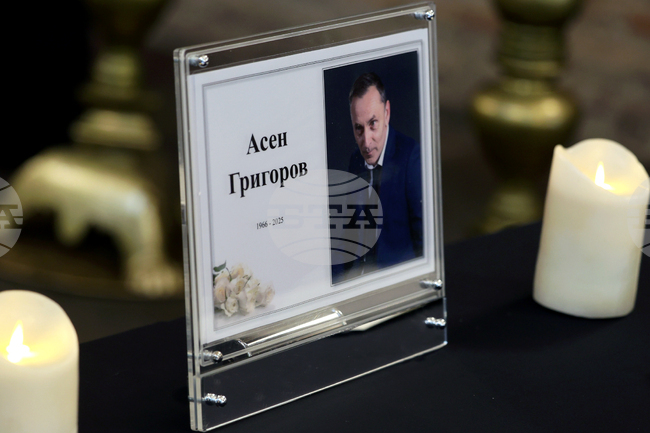 Колеги и приятели се простиха с журналиста Асен Григоров 