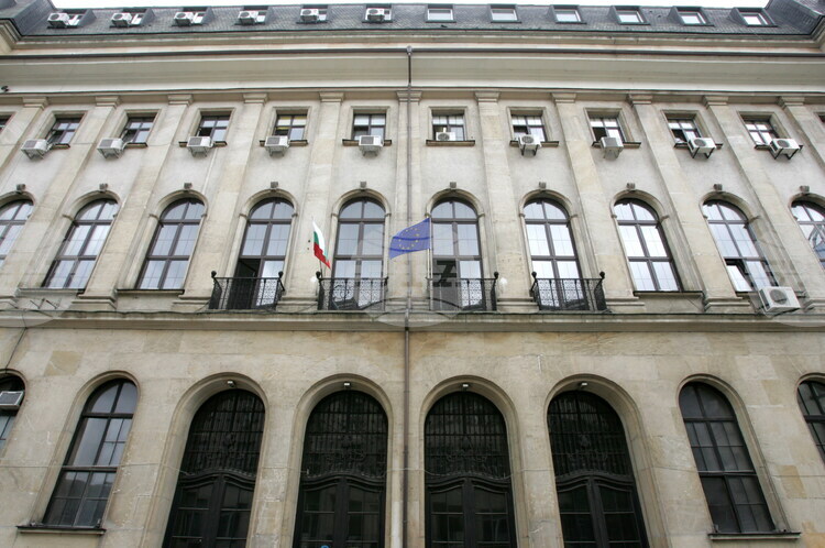 Bulgarian Posts Marks 100 Years of Sofia Philatelic Society with New Stamp