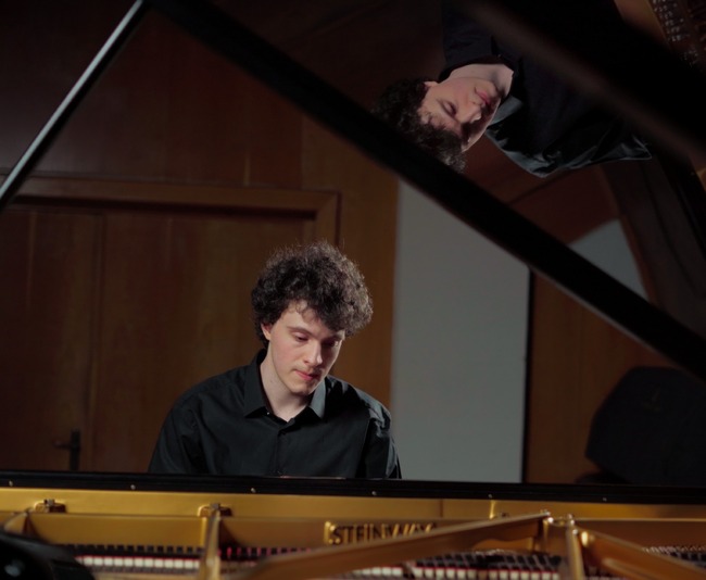 Младият пианист Никола Богомилов дебютира на фестивала „Софийски музикални седмици“